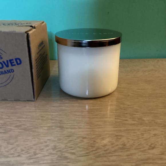Bath and Body Works ‘Tis The Season 3 Wick Candle NWT - Picture 4 of 7